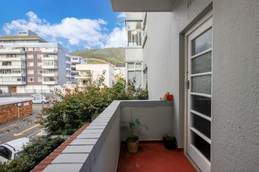 To Let 1 Bedroom Property for Rent in Sea Point Western Cape